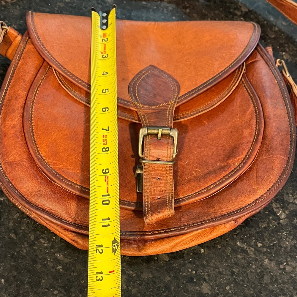 Vintage Tan Leather Crossbody Bag - Picture 3 of 9